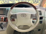 【純正革巻きステアリング】上質な革を使用することで、手にしっかり馴染みとても運転しやすいハンドルです♪