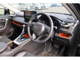ハンドル周りもスッキリしていて運転しやすいです。