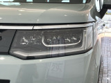 LEDヘッドライトは、点灯の瞬間から最大光量を発揮し、突然暗くなるトンネルなどでの安定感を高めます。