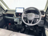 運転席まわりです。 各操作スイッチは使いやすい位置に配置されてます。