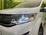 【LEDヘッドライト】悪天候や夜間走行時も良好な視界を確保し安心して運転できる高輝度LEDヘッドライトを装備!点灯速度が早く、消費電力も抑えられています。