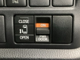 【片側パワースライドドア】片側がパワースライドドアになっており、運転席のスイッチやスマートキーでも開閉が可能です!開口部も広いので乗り降りも楽々♪