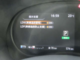 LDP(車線逸脱防止支援システム)+LDW 警告音とともに、ブレーキを制御することで車両をもとの車線内に戻すような力を短時間発生させ、クルマを車線内に戻すようドライバーのステアリング操作をアシストします。