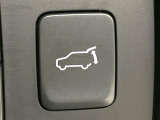 【パワーバックドア】スマートキーや運転席のボタンを押すだけでリアゲートが自動で開閉します!荷物を持っている時や、高い位置にあるバックドアを閉める際に便利な機能です♪