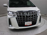 単眼カメラとミリ波レーダーの性能向上により、プリクラッシュセーフティに夜間歩行者と自転車運転者の検知機能を追加するなど機能を強化した、「Toyota Safety Sense」を装備しています。