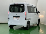 プライバシーガラスが装備されています。外を見るときには気にならずに、後方車両からは車内が見えにくくなってます