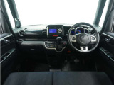 ◆視界広々で非常に運転しやすくロングドライブでも疲れを感じさせないすっきりとまとまったインパネ周りです。