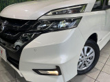 【LEDヘッドライト】悪天候や夜間走行時も良好な視界を確保し安心して運転できる高輝度LEDヘッドライトを装備!点灯速度が早く、消費電力も抑えられています。