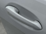 コンフォートアクセス装備です。ドアハンドルに触れてドアの開閉が可能です。