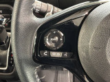 ステアリングにオーディオ操作スイッチが付いています。オーディオ画面に直接タッチしなくても操作が出来ますので、運転に集中できます。