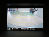 【バックカメラ】シフトを「R」の位置に入れると、自動的に画面がカメラ映像に切り替わり後方の視界をサポートする必須装備です!