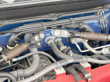 【STI Vタワーバー】お車の剛性を高めるタワーバーを装備。よりスムーズなコーナリング走行が可能となり、走りも楽しめます。