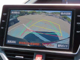 バックモニター付きでガイドラインがモニターに表示され、車庫入れや縦列駐車などの際に役立ちます!