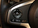 【ステアリングリモコン】ステアリングにオーディオ調節可能なスイッチが装備されていますので運転中でも視線をそらさずにオーディオの調節が可能です!