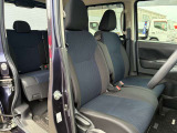 居心地の良い運転席なので長時間座っていられます♪リラックスできるデザインがいいですね♪