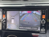 車を真上から見ているように、周囲の状況を把握しながら安心して駐車が行えるアラウンドビューモニター装備!