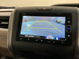 リバースギアに入れるだけで後方の表示へ切り替わります。夜間や雨の日の駐車も楽になりますよ。