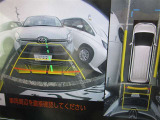パノラミックビューモニター&バックモニター♪車両の前後左右に搭載した4つのカメラの映像を合成し、車を真上から見ているような映像を表示♪