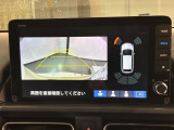 リバースギアに入れるだけで後方の表示へ切り替わります。夜間や雨の日の駐車も楽になりますよ。