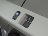 前席用パワーウィンドウを装備しております。