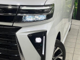 【LEDヘッドライト】悪天候や夜間走行時も良好な視界を確保し安心して運転できる高輝度LEDヘッドライトを装備!点灯速度が早く、消費電力も抑えられています。