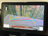 【バックカメラ】駐車時に後方がリアルタイム映像で確認できます。大型商業施設や立体駐車場での駐車時や、夜間のバック時に大活躍!運転スキルに関わらず、今や必須となった装備のひとつです!