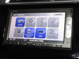 ナビゲーションは純正メモリーナビ(VXM-155VSi)を装着しております。AM、FM、CD、DVD再生、Bluetooth、ワンセグTVがご使用いただけます。初めて訪れた場所でも安心ですね!