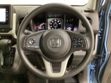 ハンドルにHondaセンシング系のクルーズコントロールやレーンキープアシストなどのスイッチと、オーディオの操作スイッチが装備されています。ハンドルから手を離さず安全に操作できます。