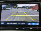 【リアカメラ】安心して車庫入れができる、リバース連動リアカメラが装着されております。狭い駐車場はもちろん、雨の日や夜間でもストレスなく運転して頂けます。
