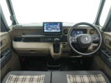 ◆視界広々で非常に運転しやすくロングドライブでも疲れを感じさせないすっきりとまとまったインパネ周りです。