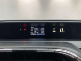 メーターが運転席から見やすいインパネ中央部に配置してるので走行中の視線移動が少なく快適です。