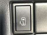 【パワースライドドア】スマートキーや運転席のスイッチでスライドドアの開閉が可能♪電動だから力を入れてドアを開ける必要が無く、小さいお子様でも、重い荷物を持っている時もラクに開け閉めできます♪