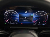車が自動で車内を確認し、人やペットの置き去りを防ぐ先進アラート。降車後まで安全と安心を守ります。