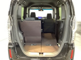 軽い力でサッと倒せるシートアレンジ。急に荷物が増えても、その場でサクッとスペースを広げられます。毎日の『困った』を『助かった』に変える工夫が満載です。