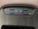 【シートベンチレーション】夏場は涼しい風でお尻や背中の熱やムレを防ぎ、冬はエアコンよりも早く温まってポカポカに!季節を問わず快適に過ごせます。