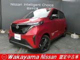 薄型でシャープな3眼LEDヘッドライトが、次世代の電気自動車であることを象徴。日産サクラ入荷 弊社 社用車