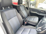 運転席シート廻りは使用感も少なく、良好な状態となっています。前オーナー様が丁寧に使っていたことがよくわかりますね。