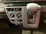納車前にはプロのメカニックが、各部の点検を行います。ディーラーにしか出来ない品質、そしてサービスできっと満足していただけると思います!