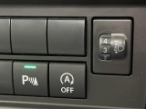 【アイドリングストップ】赤信号や渋滞で停車した際にエンジンを停止し、無駄な燃料の消費を抑えます。燃費向上や環境保護につなげる機能♪エンジンはブレーキを離せば再始動します。
