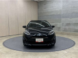 お車購入のポイントとなるフロントマスクです!シャープな目つきが印象的なデザインのヘッドランプです。