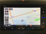 ダッシュボードに自然に溶け込むようにデザインされた純正メモリーナビゲーション。