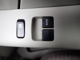 前席の窓の開閉は電動になりますので、便利ですよね。