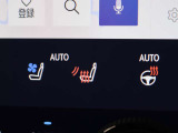 シートには、背もたれと座面から爽やかな風が吹き出るシートベンチレーション機能を搭載。夏の暑い日にもシートと密着している背中や足腰の蒸れを防ぎ、快適なドライブを楽しむことができます。