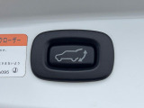 【パワーバックドア】スマートキーや運転席のボタンを押すだけでリアゲートが自動で開閉します!荷物を持っている時や、高い位置にあるバックドアを閉める際に便利な機能です♪