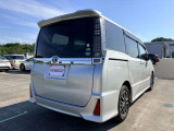 車両左側下部へ大きな傷がございます。写真を掲載しておりますので合わせてご確認ください。