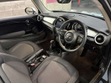 運転席に腰掛ければMINIの世界観に包まれます♪