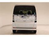 機動力を高める小回り性能。 細い路地に入る時やUターン時、車庫入れや縦列駐車時の取り回しがスムーズに行えます。