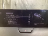 ハンドル操作をアシストすることにより車線からの逸脱回避を支援します。