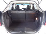 荷室は広いだけでなく、開口部が大きく低いので、荷物の積み降ろしもスムーズ!フル乗車でもしっかり荷物を収納出来るラゲッジスペースです。