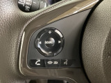 ステアリングスイッチがついていますので、オーディオのチャンネル変更、ボリューム、ジャンル変更が操作可能です。ハンドルから手を離さず安全に操作できます。